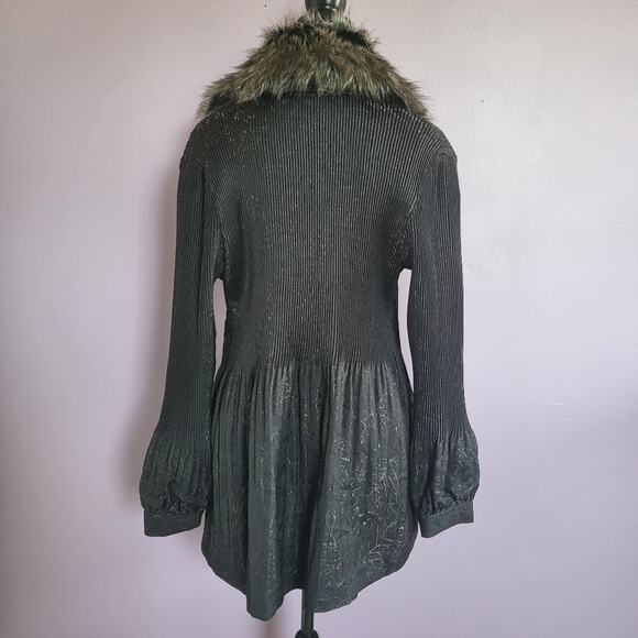 Talk of the Walk Pleated Waterfall Low Cut Faux Fur Balloon Sleeve Jacquard Coat - Picture 4 of 16